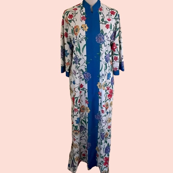 Evelyn Pearson Other - Evelyn Pearson Floral with Blue Accents Vintage Robe/Caftan M